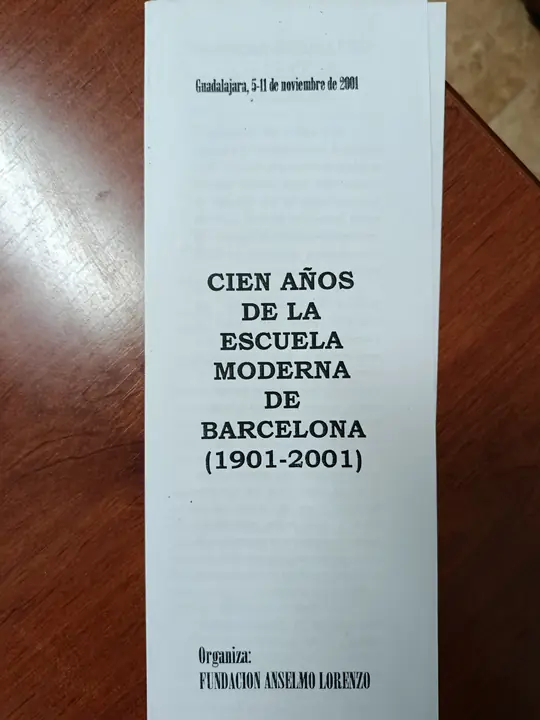 Vista principal de Cien años de la Escuela Moderna de Barcelona (1901-2001)